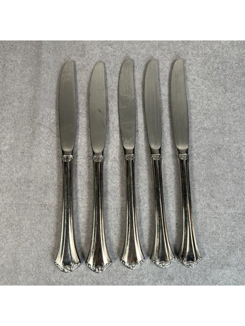 Reed & Barton  FRENCH CHIPPENDALE  Silverplate Dinner Knifes Set of 5